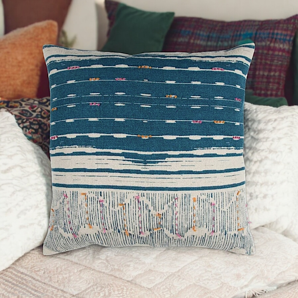 RIZZY HOME Large French Knot Throw Pillow